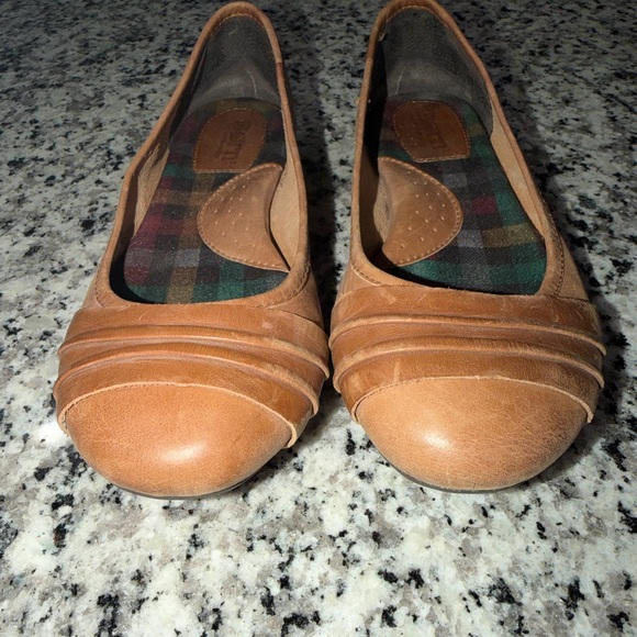 Born Tan Leather Ballet Flats size 6.5 - Picture 2 of 7